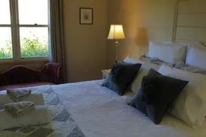 Cream Cottage - Image 5