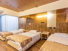 Yare Fengqing Business Hotel - Image 4