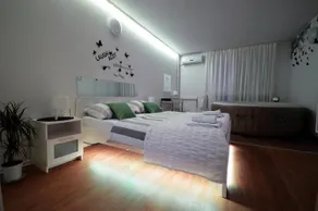 Apartman Zagreb Jacuzzi - Image 3