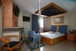 SCORT MOTEL - Image 3