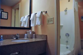 Red Lion Inn & Suites Dayton - Image 2