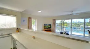 3br Broadbeach Lakefront Apartment - Image 2