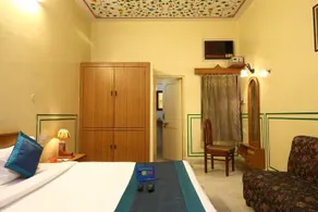 FabHotel Bani Park - Image 4