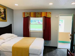 Lee Motel - Image 5