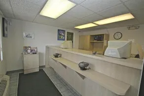 Relax Inn Topeka - Image 3