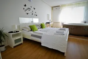 Apartman Zagreb Jacuzzi - Image 5
