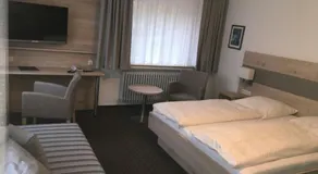 Hotel Neuenburger Hof - Image 2
