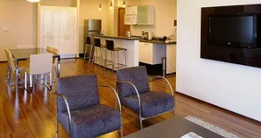 Plaza Suites - Image 3