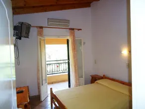 Jenny's Studios & Apartments - Image 5