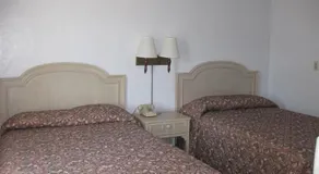 Economy Inn - Image 3