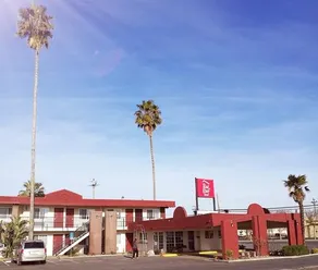 Red Roof Inn Los Banos - Image 2