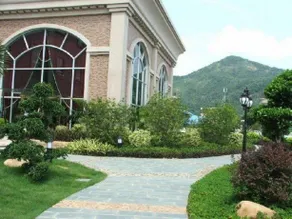 Four Seas Hotel - Image 2