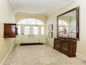 Veeve  2 Bed On A Beautiful Garden Square Bina Gardens Kensington - Image 5
