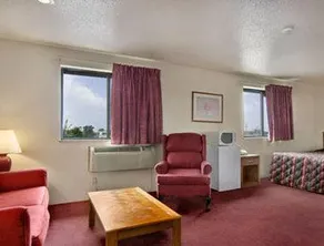 Super Inn by OYO Lansing MI - Image 2