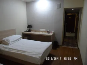 Friendship Hotel - Image 3