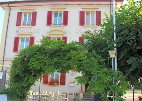 De La Gare - Image 3