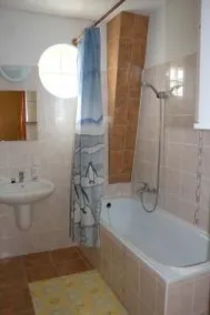 Udvarház Apartman - Image 2
