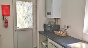 Wigan Short Let Spacious 4BR, Contractors Welcome - Image 4