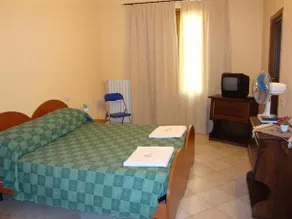 Hotel Tiberio - Image 2