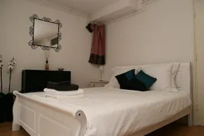 Home Run Amsterdam Bed & Breakfast - Image 2