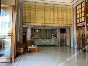 Gold Coast Hotel - Image 4