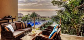 Liapari Beach House - Image 1