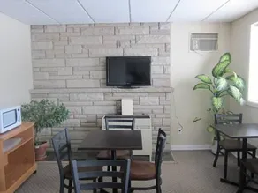 Value Inn Ottawa - Image 4
