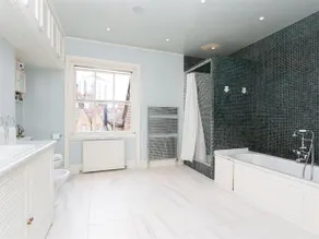Spacious 5BR Family Home in Battersea203 - Image 2