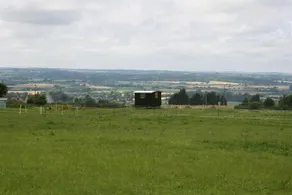 Snuggly Tin Shepherd Hut - Image 5