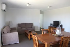 Farmers Quarters - Image 4