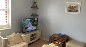 2 bedrooms apartment with free parking - Image 3