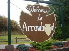 Arrowhead Camping Resort Deluxe Cabin 17 - Image 2