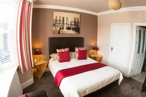 Newminster Cottage Bed & Breakfast - Image 3