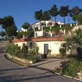 Classic Hilltop Resort - Image 4