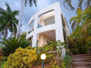 Cullen Bay Luxury Suites - Image 2
