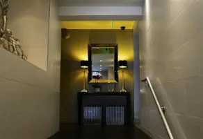 Global Luxury Suites at Pine Street - Image 2