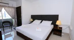 5 @ Rodney Place - Image 2