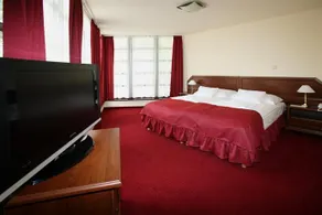 Hotel Kitty - Image 3