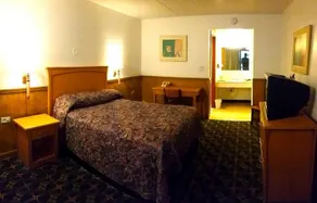 Beltway Motel - Image 4