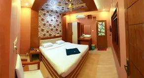 Transit Hotel - Image 5
