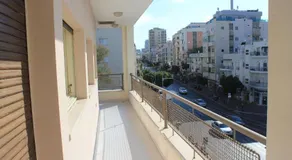 Gordon Beach Apartment - Image 4