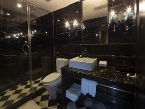 A&EM Signature Hotel - Image 5