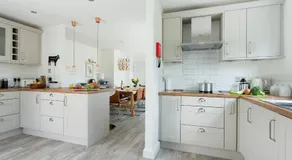 Upper End House - Image 5