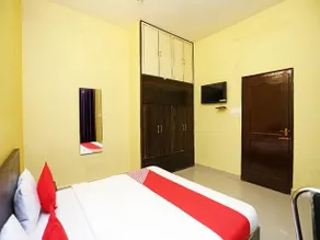 OYO Flagship 17172 Greenview Homestay - Image 3