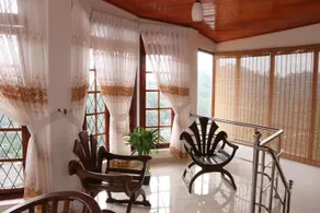 Annie's Tropical Paradise - Image 3