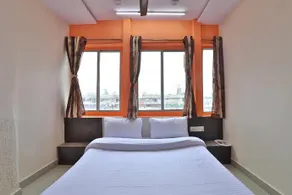 Hotel Liva by OYO Rooms - Image 4
