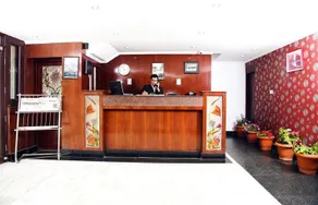 Holiday Plaza - Image 3