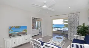 Coolum Baywatch Luxury Style Penthouse, Linen Included, WIFI, 500 Bond - Image 3