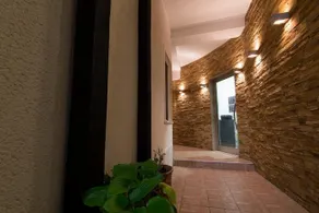 URBANA GUEST HOUSE - Image 2
