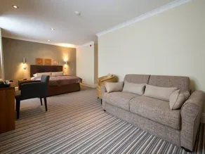 Innkeeper's Lodge Wilmslow, Alderley Edge - Image 3